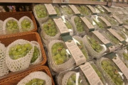 韓国人「韓国産シャインマスカットが不味すぎて炎上！」不味すぎて半額の叩き売り状態に‥　韓国の反応