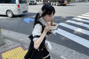 【朗報画像】陰好みの女子、横断歩道で焼きそばｗｗｗｗｗ