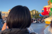 【動画】東京ディズニーランドのパレードに男性が乱入！！ 即座に取り押さえられる様子