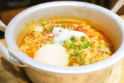韓国人「韓国ってなんで食堂のラーメンも市販の製品を使ってるんだ？日本でラーメン屋で市販の製品を使ったらめっちゃ罵るはずなのに・・・」→「確かにｗ」「気にくわないなら日本人にならないと」「そもそも既製品を使わずお店で作って売るラーメンが存在するのか？」