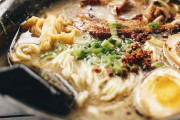 外国人「実はヘルシーじゃないものを教える、ラーメンはその1つだ」