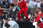 【パリパラリンピック】「土足で登って踏みつけるのは不愉快」ピアノを蔑ろにするパラ開会式の”演出”に批判集中