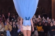 【悲報】海外のファッションショー、凡人には理解できなくて終わるｗｗｗｗ