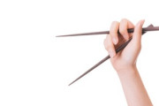 箸の持ち方って、相手や相手の家族に見られてると思いますか？