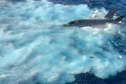南シナ海に沈んだF-35C戦闘機らしき画像がSNSに浮上…米中が回収合戦！