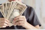 政府、18歳以下に10万円支給、更にマイナンバーカード保有者に3万円付与へ