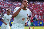 フランス代表、エンバペのスーパー先制ゴール＆デンベレ絶妙弾でモロッコに2-0完勝！W杯準決勝進出　北中米W杯（関連まとめ）