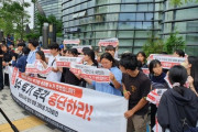 #韓国記事翻訳　『放流反対の大学生が日本大使館に侵入逮捕』、『韓国人なら反対が義務だ！不当逮捕だ！釈放しろ！』