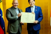 アレックス・ラミレス氏に外務大臣表彰「ベネズエラと日本の素晴らしさ伝えたい」