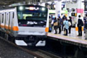 【動画】 中央線・立川駅で人身事故 「電車の下に下敷き」 緊急車両集結で騒然