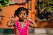 【動画】インドのちっちゃい女児2人がひたすら紙コップ「ぽいっ」する動画ｗｗｗｗｗｗｗｗ