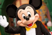 ミッキーマウスとして働く女性達が『不適切な接触』にあったと警察に被害届を提出！ネットでは現実逃避する声が殺到ｗｗｗｗ