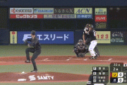 【オリックス対ソフトバンク19回戦】オリ曽谷に折れたバットが直撃　マウンドで転倒…立ち上がれず担架で退場、場内騒然