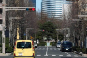 ワイ「前の車おっそいわ！あ、信号間に合うか？」