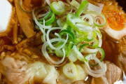 近所のラーメン屋のラーメン(750円)がこれなんだけど