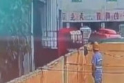 【中国】青島ビール工場の従業員が原料に放尿、中国ネット怒り（動画）