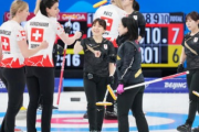 【悲報】カーリングスイス女子「これは勝ちましたわ…(ﾆﾔｬｧｧｧﾍﾟﾛｯ」