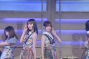 【乃木坂46】最高かよ・・・歌番組で遠藤さくらの背中を松村沙友理が・・・