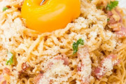 カルボナーラは全卵か黄身だけか