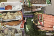 アメリカ人「日本ではたった30ドルでこんなに食料品が買えるぞ」