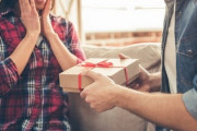 サプライズで嫁にX'masプレゼントあげようと思ったが…何あげたらいいんだ？迷ってる