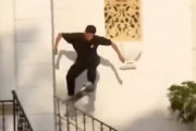 【動画】死ぬぞ。スケボートリック失敗で後頭部を強打した男。