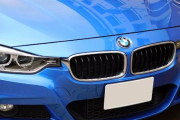 白いBMWと青いBMWと赤いBMWで迷ってる。どれが一番素敵だと思う？