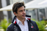 トト・ウォルフがあと1年かそこらはメルセデスF1チーム代表を続けるって