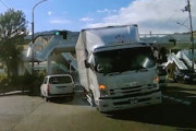 【神戸】正面から暴走トラックが迫ってくる瞬間を捉えたスイスポ乗りのドライブレコーダー。