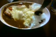 （ヽ´ん`）「ポッチャマのチーズソーセージカレー、これは100点ゾ」