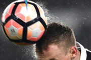 【悲報】サッカーさん、ヘディングは反則プレーとして禁止の方向へ…