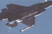 超音速飛行中のF-35戦闘機から模擬核爆弾を投下する映像、米空軍が機密解除！