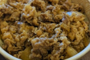 【謎】明らかに『すき家』の牛丼の方が美味しいのに「牛丼は吉野家が一番美味い」と言い張る謎の勢力について