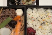 AKBコンサートで出された　お弁当🍱　豪華過ぎて笑えないw 🍱 w 🍱 w 🍱 w 🍱