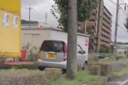 軽自動車で歩道爆走するあたおかスーパーＤＱＮの動画、赤信号全無視も