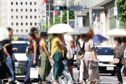 外国人「え、何で日本人ってこの暑さでサンダル履かないの？」