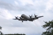 【動画像】千葉で海上自衛隊のP-3C哨戒機が着陸に失敗してしまう。