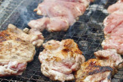 ワイ「課の10人で焼き肉するから肉買ってきて」(8万円) 後輩「了解」
