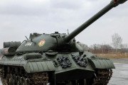 第二次世界大戦で活躍した伝説の兵器、T-34戦車、IS-3重戦車、カチューシャ多連装ロケット砲を輸送！
