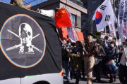 【パヨクのアベガー】拡声器デモで安倍氏罵倒　静かな鎮魂、今年もかなわず