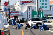 横断歩道歩行者4人はねられる　女児ら2人重体、運転者(60)を逮捕