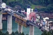 韓国人「中国の橋の上にある家をご覧ください」