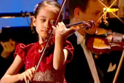 出場コンクール全て1位の日本人バイオリニスト吉村妃鞠さん(8歳）7歳当時の演奏を聴いた海外の反応