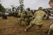 陸自隊員と豪陸軍兵士が親善綱引き大会を実施…タリスマンセーバー2023！
