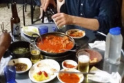 韓国紙「複数人が唾の付いたスプーンでチゲをすくって食べる韓国の食習慣、コロナを育てた」
