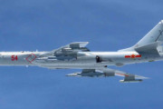 中国爆撃機が沖縄通過　太平洋と往復、空自監視