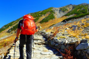 【GIF】登山中の男『すっ、滑るッ』