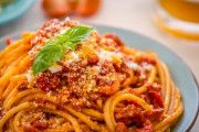 イタリア人はなんでトマトがゴロゴロのスパゲティ好きなの？