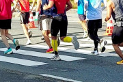 マラソン大会で400人以上が途中棄権、1人死亡