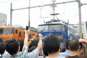 迷彩使って線路脇へ侵入...撮り鉄の迷惑行為が物議　鉄道会社も苦言「危ないので止めていただきたい」